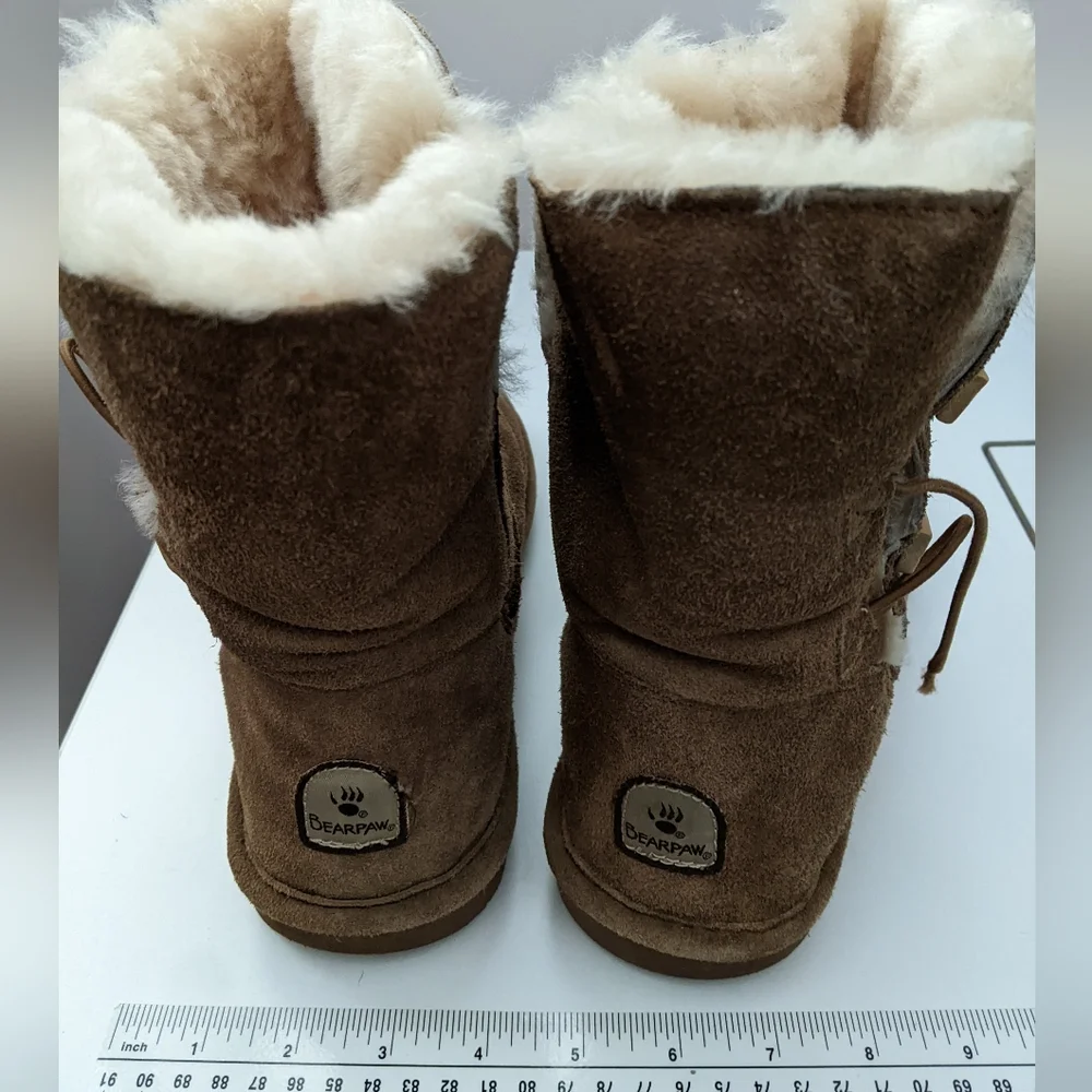 Bear Paw Tan Women's Suede Boots size 9 with sheepskin lining